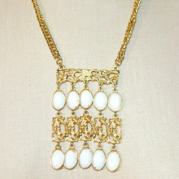 Etruscan Style White Lucite Gold Tone Bar Tassel - Picture 7 of 8